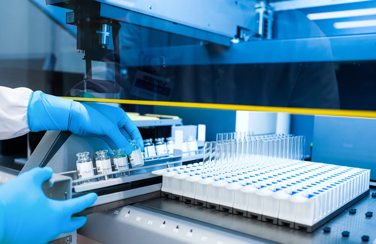 Biologics_MC1_Visp_112_5700 x 3700